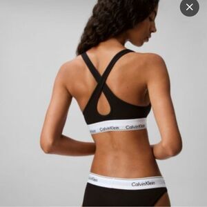 Calvin Klein Women's S Black Bralette Lightly Lined Crisscross Straps